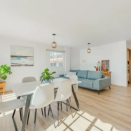 Ocean Front Spacious Family Apartment *